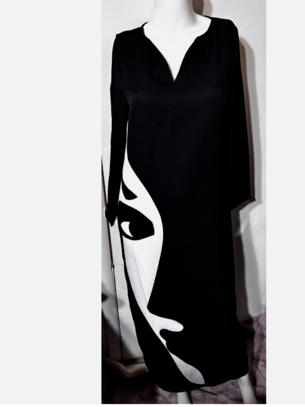 Misslook Maxi Drsss Black with Abstract Face VNeck Sz Small